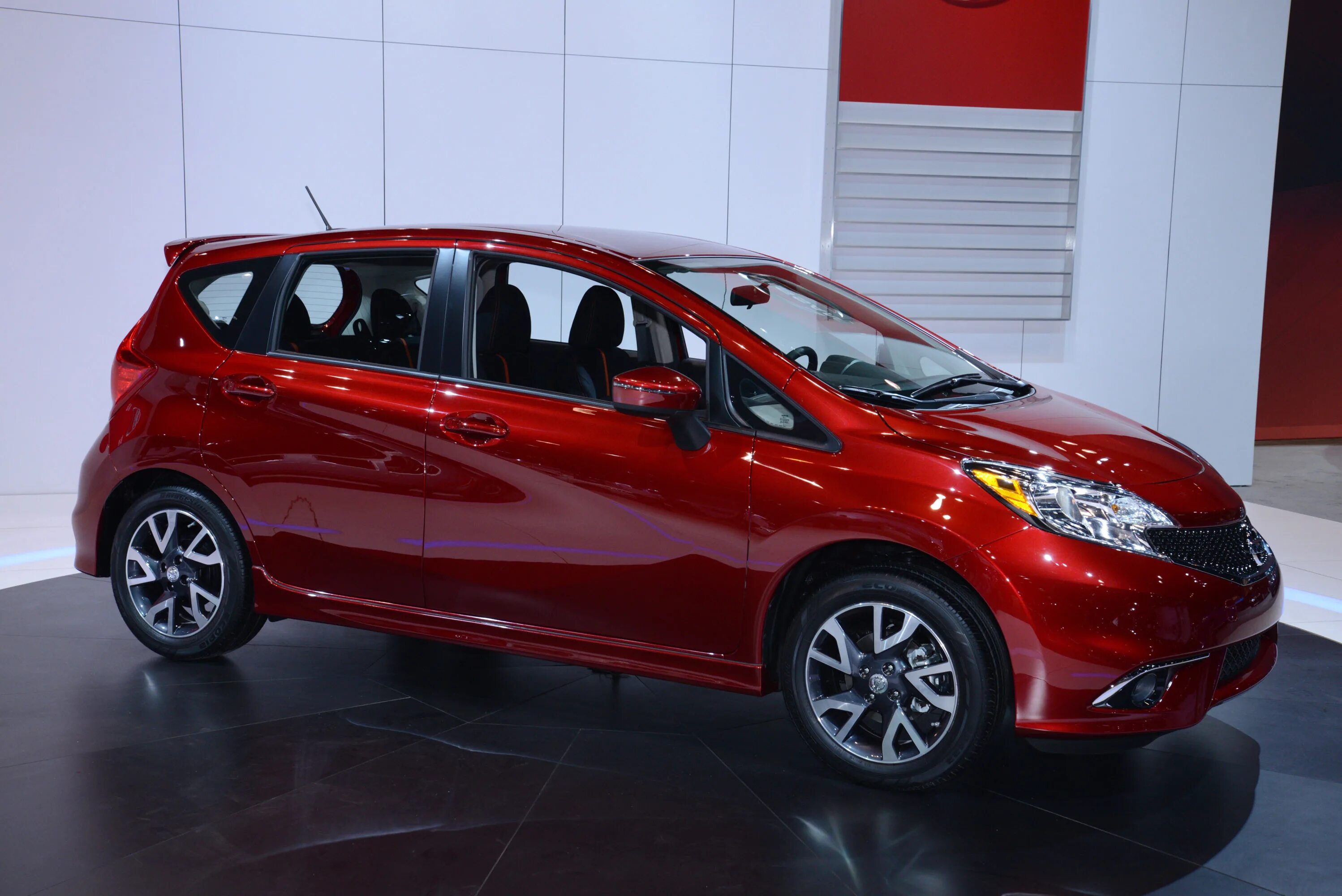 Ниссан хоте фото Nissan Versa Note SR Chicago (2014) - picture 3 of 6
