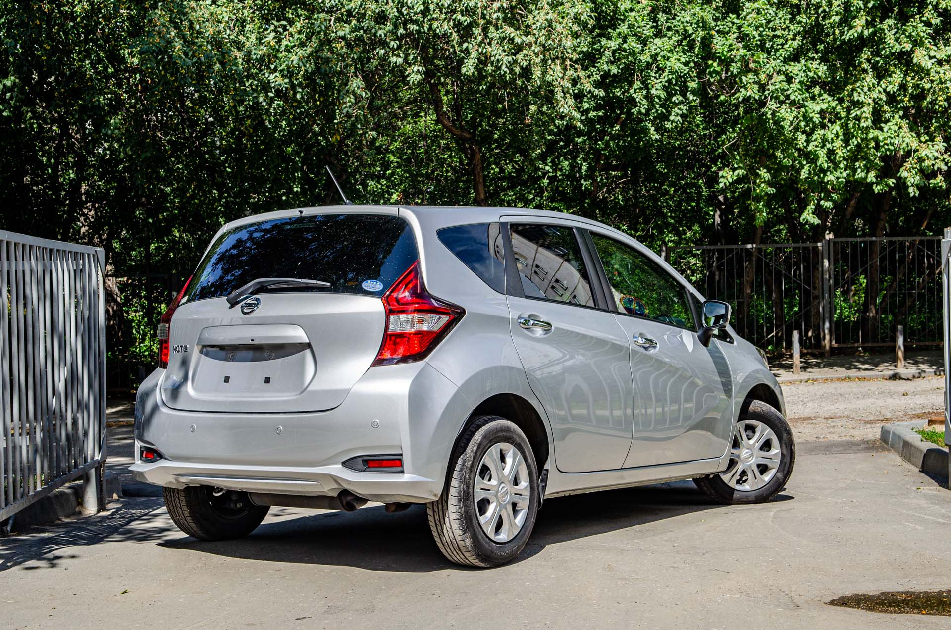 Ниссан хоте фото Ниссан ноут серебристый - YandexAuto.ru