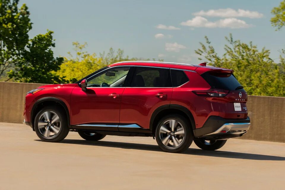 Ниссан икстрейл 2021 фото цена Новый Nissan X-Trail 2021 - вместительный и технологичный компактный кроссовер с