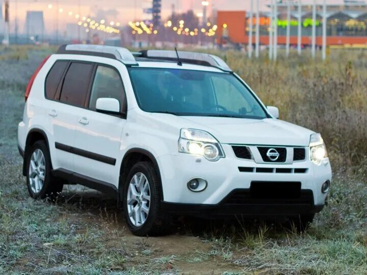 Ниссан икстрейл белая фото Купить б/у Nissan X-Trail II Рестайлинг 2.5 CVT (169 л.с.) 4WD бензин вариатор в