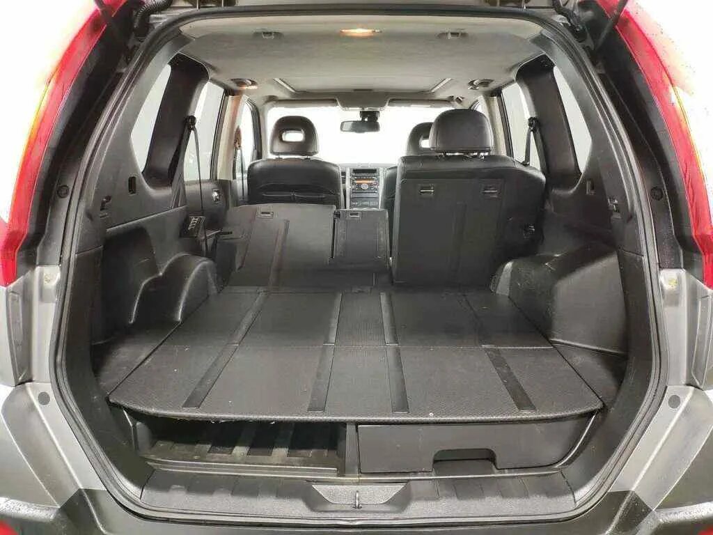 Ниссан икстрейл фото багажника Nissan X-Trail Серый 2011 с пробегом 203 170 км. в АЦ Стеллар в Санкт-Петербурге