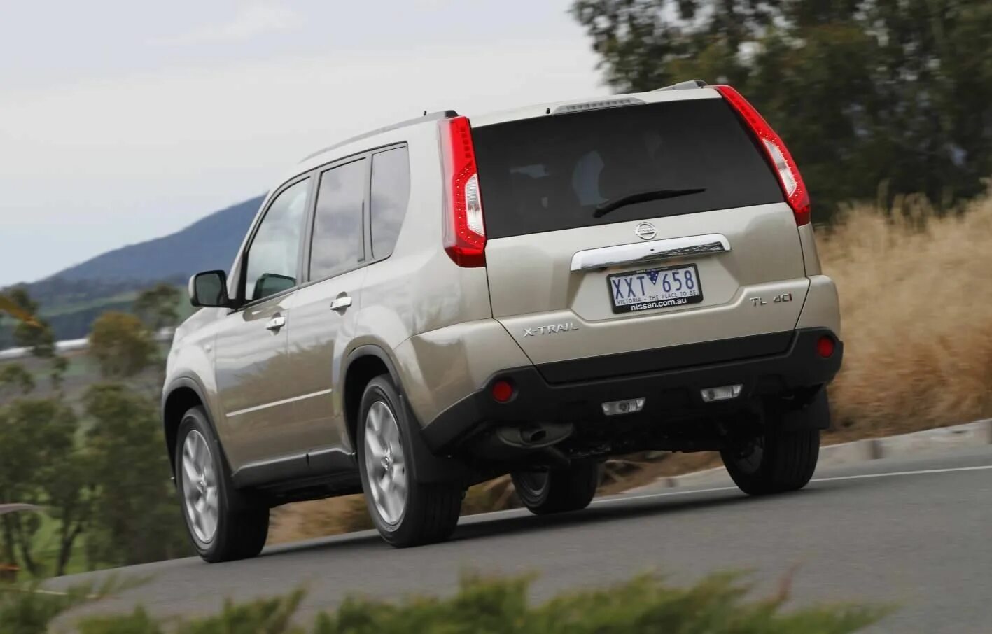 Ниссан икстрейл фото сзади Nissan X-Trail-i 25 CVT 4WD Nissan Nissan, Compact suv, Car
