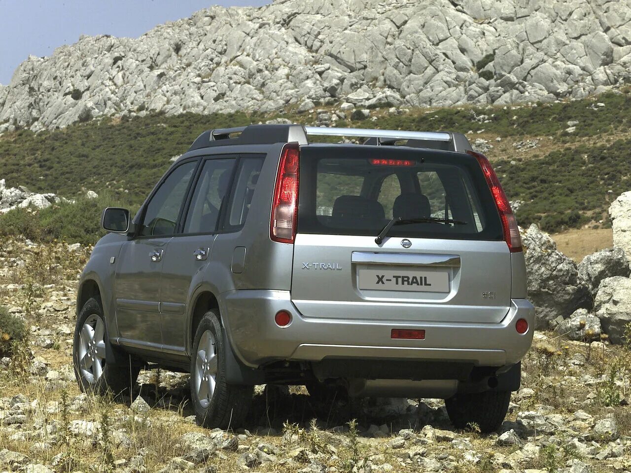 Ниссан икстрейл фото сзади Nissan X-Trail 1 поколение рестайлинг, внедорожник 5-дверный - технические харак