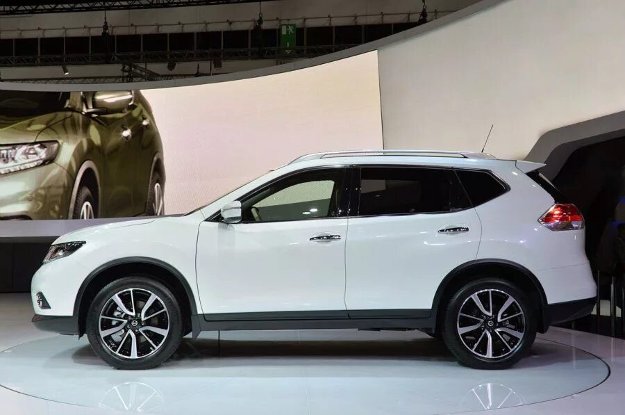 Ниссан икстрейл т32 фото Nissan X-Trail стал семиместным. Автодебюти та презентації автомобілів