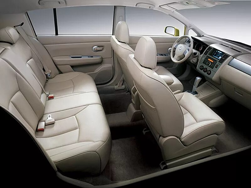Ниссан интерьер фото Фото Nissan Tiida (2004 - 2010) поколение I - фотография 2