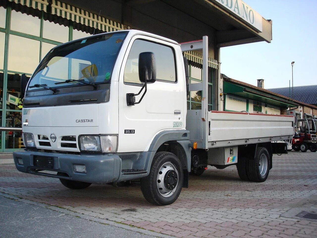 Ниссан кабстар фото Nissan cabstar 120 usato