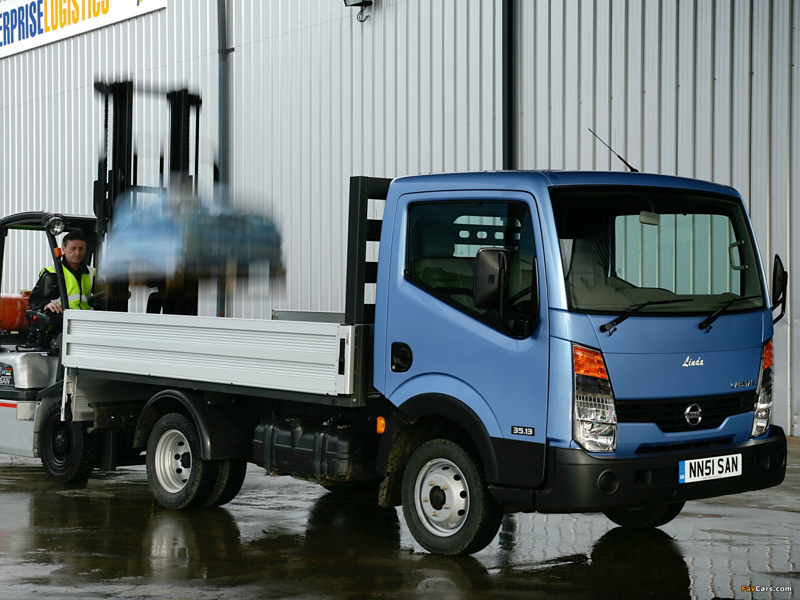 Ниссан кабстар фото Nissan Cabstar Tipper UK-spec 2006 pictures (1600x1200)