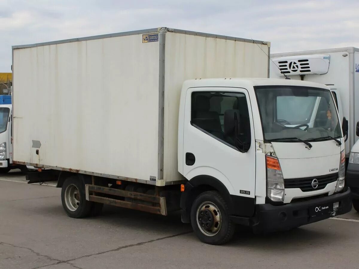 Ниссан кабстар фото Купить б/у Nissan Cabstar дизель механика в Москве: белый промтоварный автофурго