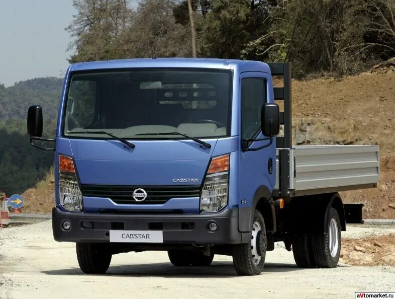 Ниссан кабстар фото Фото Nissan Cabstar 2 дв. бортовой 2006 - . - Фотографии коммерческих автомобиле