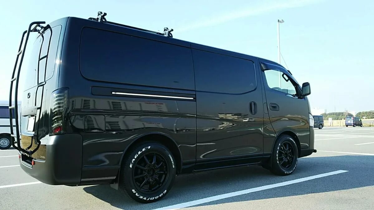 Ниссан караван тюнинг фото Nissan Caravan NV350 Aiba Works лестница сзади чёрный покраска прекрасный товар 