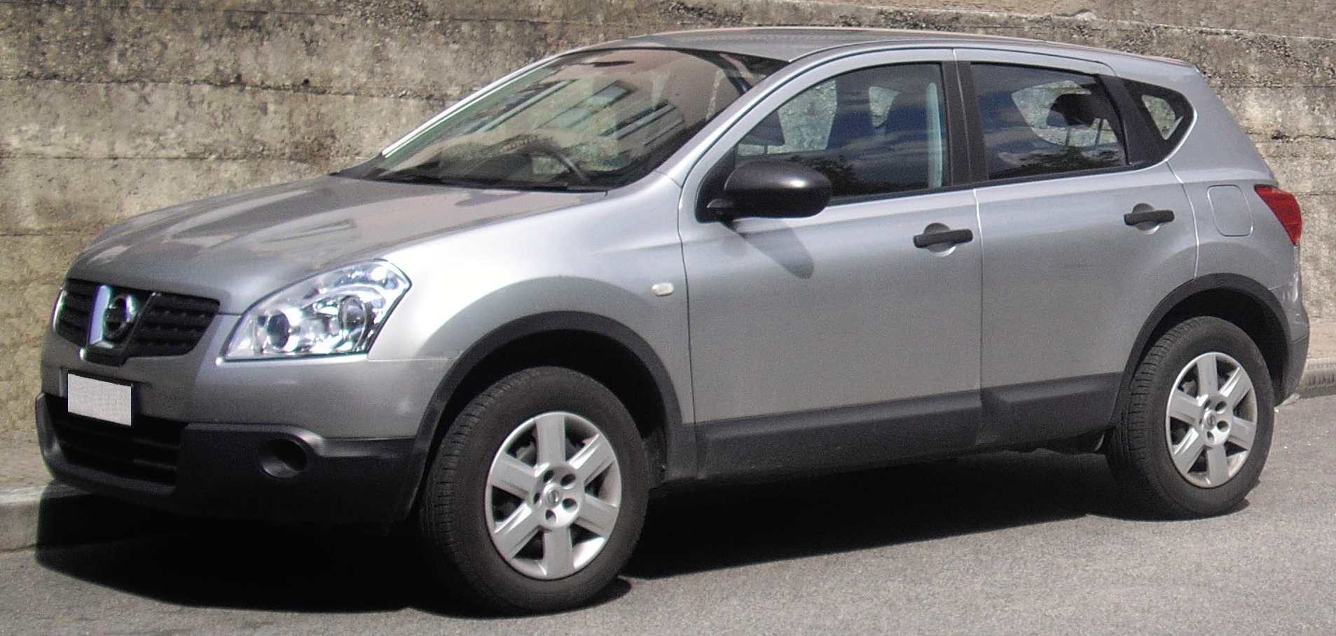 Ниссан кашкай 1 фото File:Nissan Qashqai in Avellino, Italy.jpg - Wikipedia