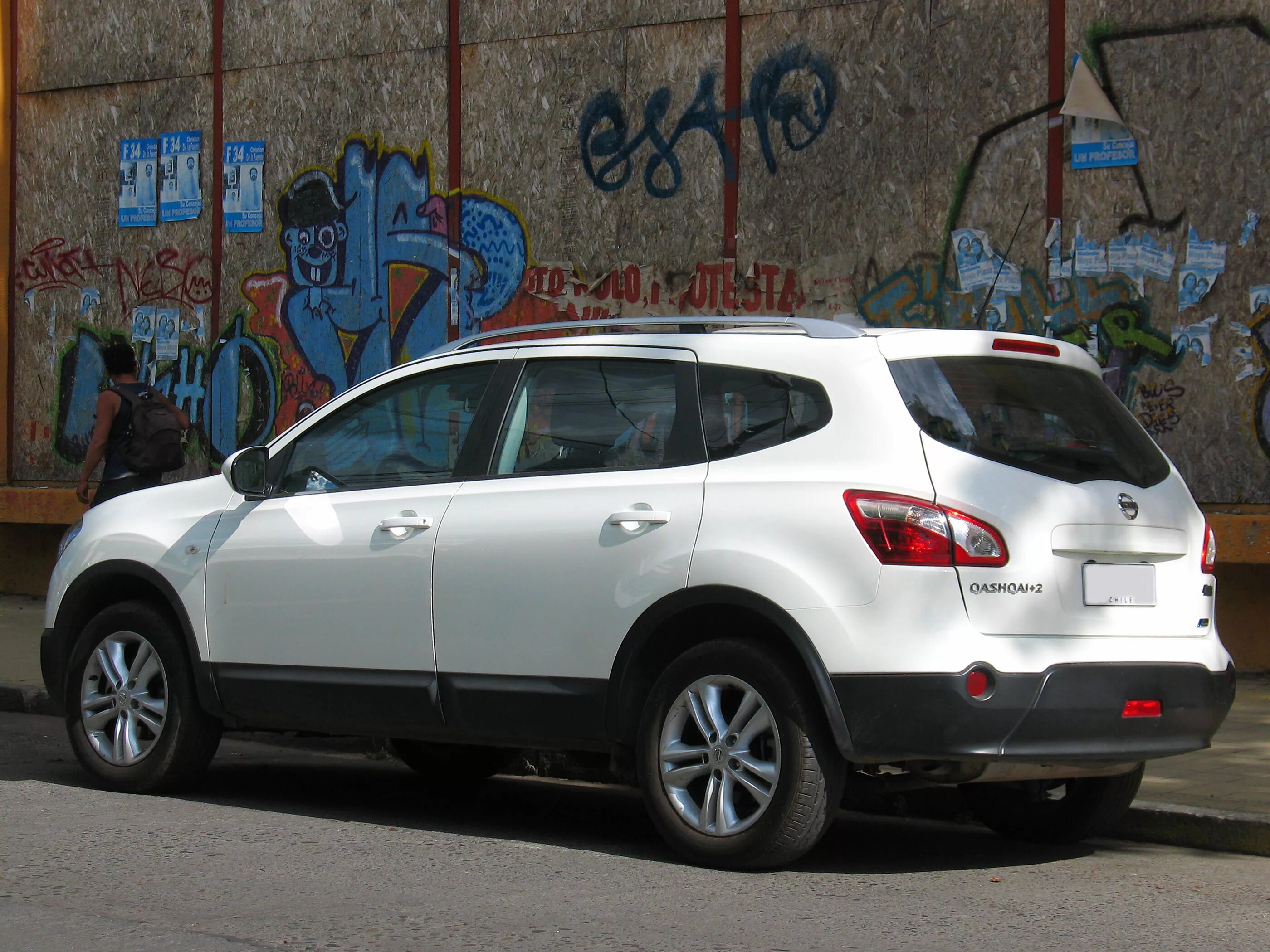 Ниссан кашкай 2 фото Датотека:Nissan Qashqai +2 2.0 2013 (14817016387).jpg - Википедија