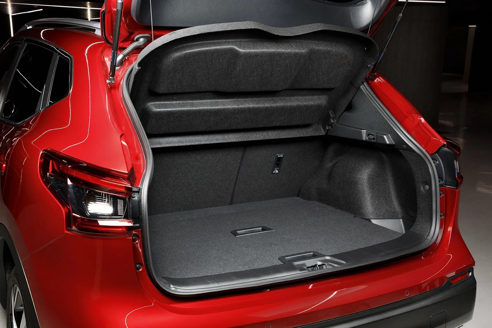 Ниссан кашкай фото багажника Nissan Qashqai 1.3 N-Connecta: An impressive innovation but approach with cautio