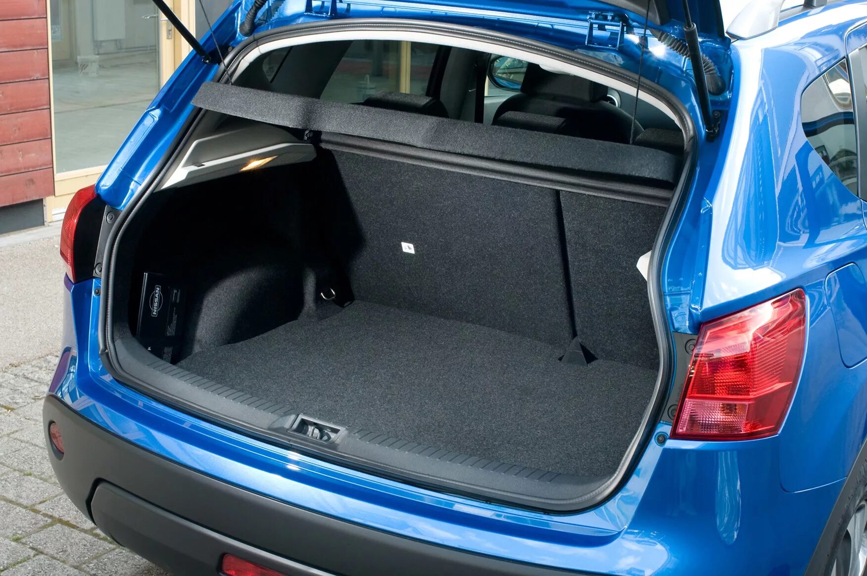 Ниссан кашкай фото багажника Used Nissan Qashqai Station Wagon (2007 - 2013) boot space, practicality and saf