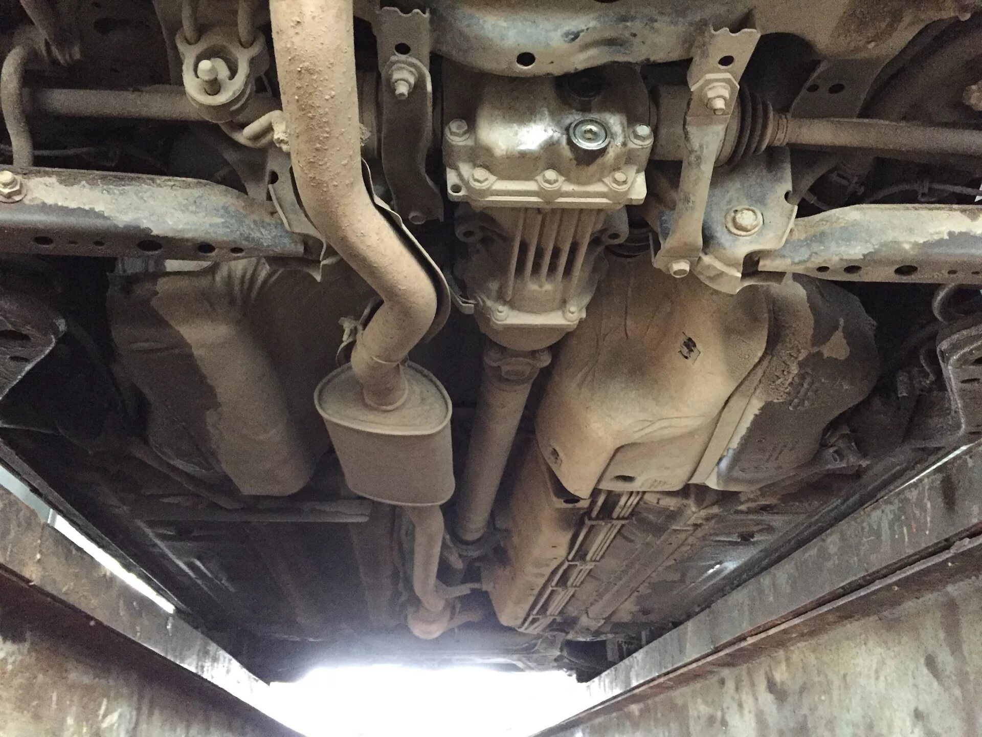 Ниссан кашкай фото снизу Замена масла в угловом редукторе ("раздатке") и заднем редукторе. - Nissan Qashq