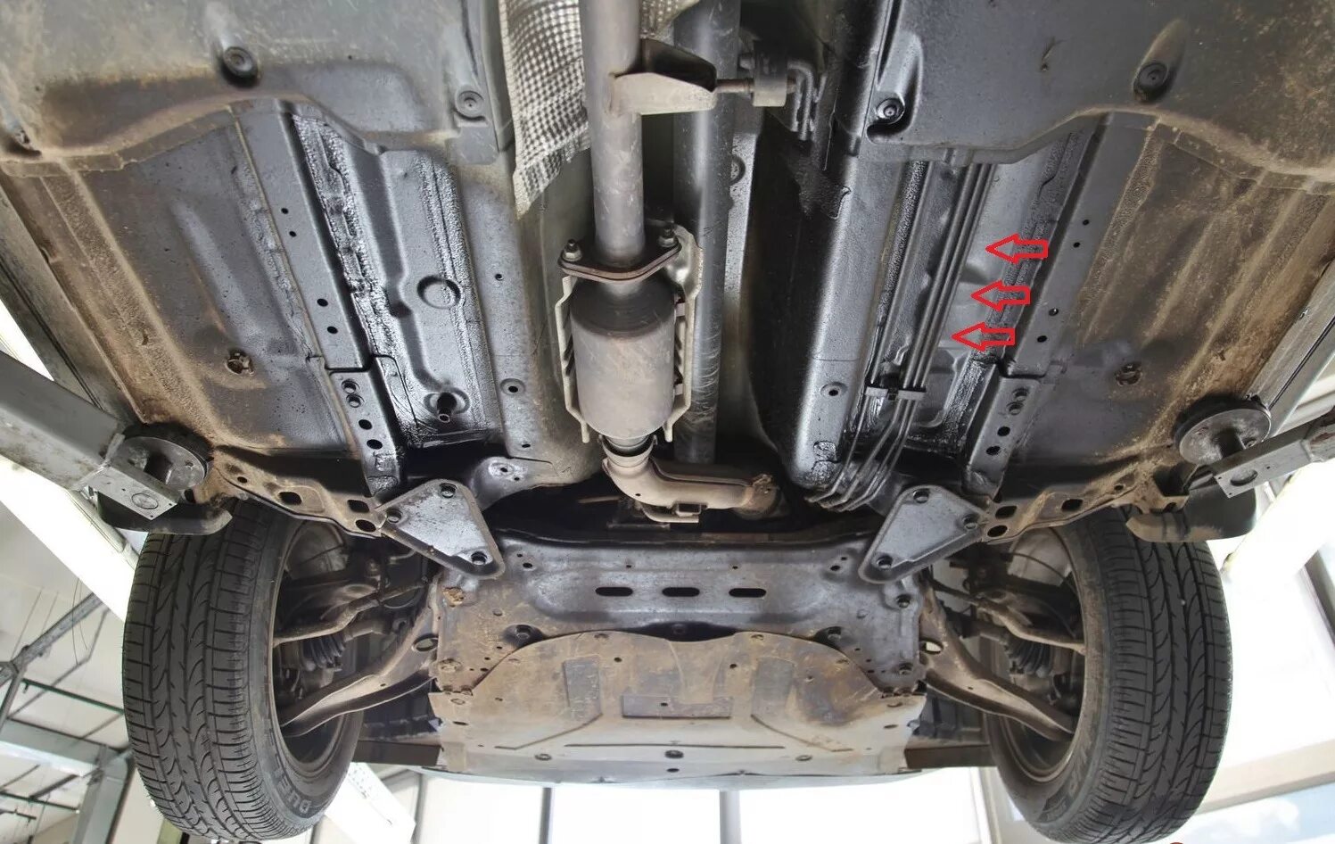 Ниссан кашкай фото снизу Защита топливопровода (ответ). Установка. - Nissan Qashqai (2G), 2 л, 2014 года 