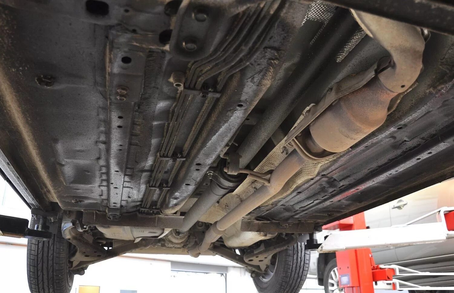 Ниссан кашкай фото снизу Нужен совет)Звук выхлопа изменился - Nissan Qashqai (1G), 1,6 л, 2011 года наблю