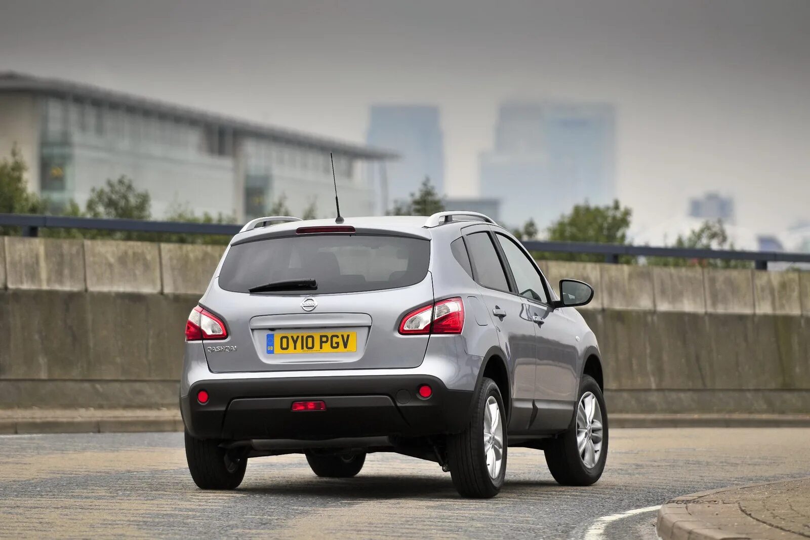 Ниссан кашкай фото сзади Nissan to Design, Engineer and Build Next Qashqai in Britain Carscoops