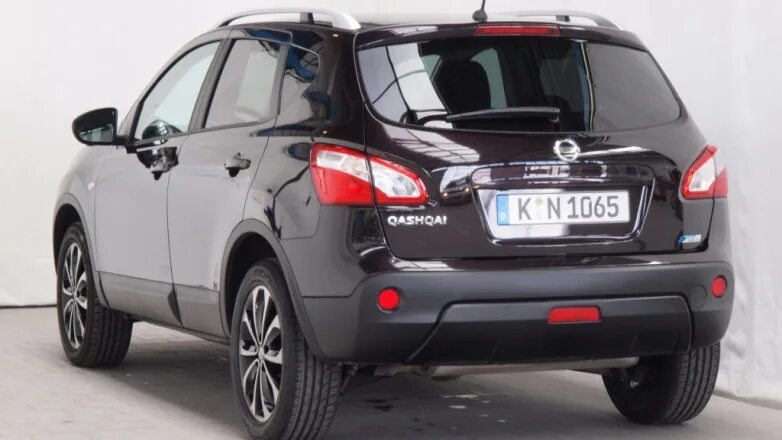 Ниссан кашкай фото сзади Nissan Qashqai (1G) 1.5 дизельный 2011 БАКЛАЖАН на DRIVE2