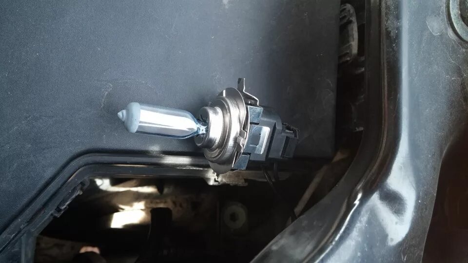 Ниссан кашкай j10 подключение лампы ближнего света Замена ламп ближнего света - Nissan Qashqai (1G), 2011 года своими руками DRIVE2