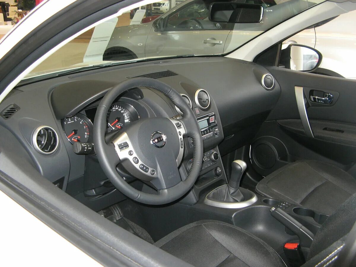 Ниссан кашкай комплектация фото Купить б/у Nissan Qashqai I Рестайлинг 1.6 MT (117 л.с.) бензин механика в Сочи: