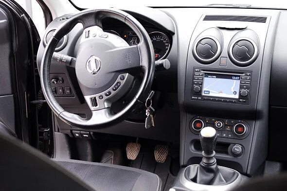 Ниссан кашкай комплектация фото Купить Nissan Qashqai 2 механика, 2011 г., пробег 61000 км, цена 900000 руб - пр