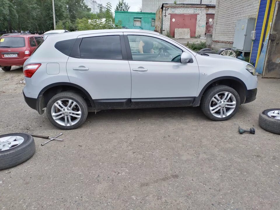 Ниссан кашкай на 17 дисках фото Сменил диски - Nissan Qashqai (1G), 2 л, 2010 года колёсные диски DRIVE2