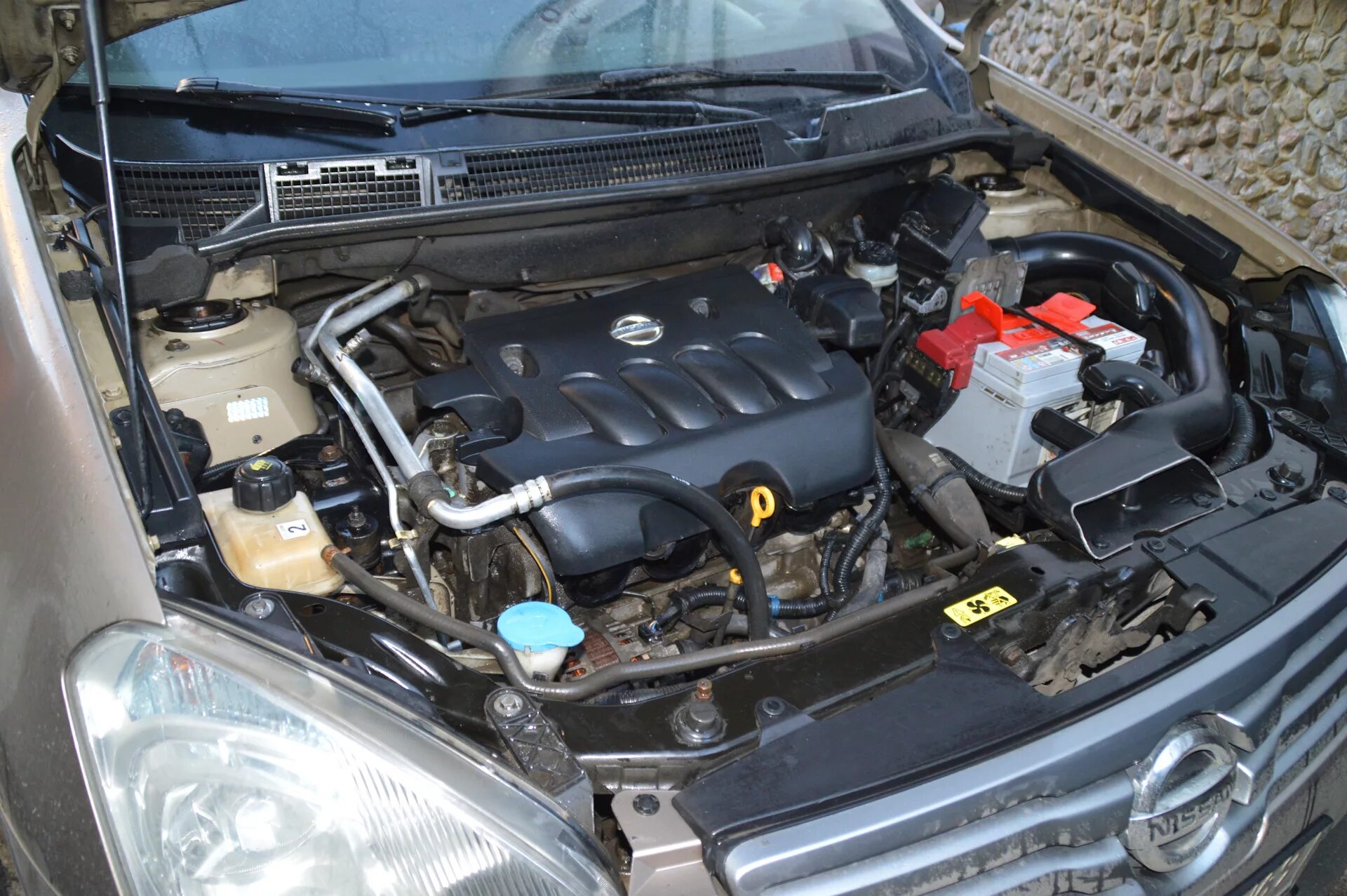 Ниссан кашкай подкапотное пространство фото Моем двигатель - Nissan Qashqai+2, 2 л, 2008 года мойка DRIVE2