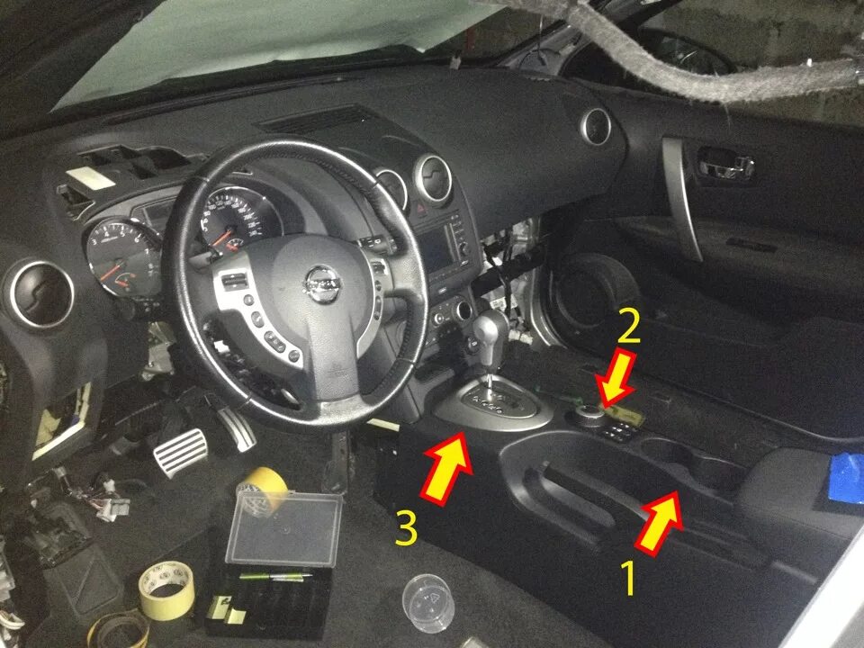 Ниссан кашкай ремонт своими руками "Для тех, у кого плохо стоит" или "подтягиваем подлокотник разобрав пол машины" 