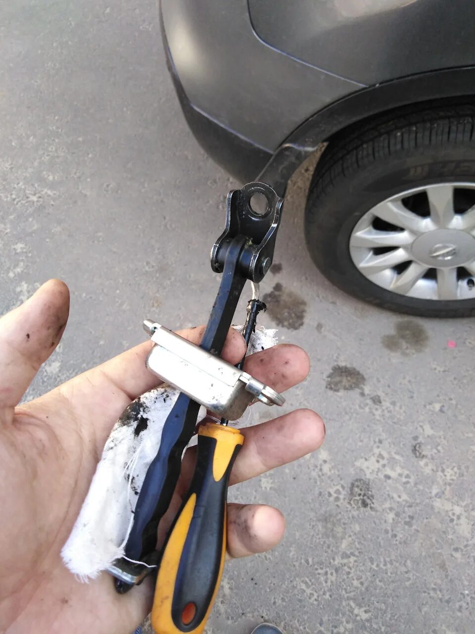 Ниссан кашкай ремонт своими руками Ремонт ограничителей дверей Кашкай. - Nissan Qashqai (1G), 2 л, 2011 года своими