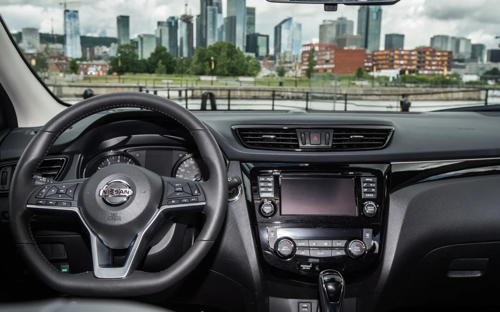 Ниссан кашкай торпеда фото Le Nissan Qashqai reçoit la technologie ProPILOT - 2/8