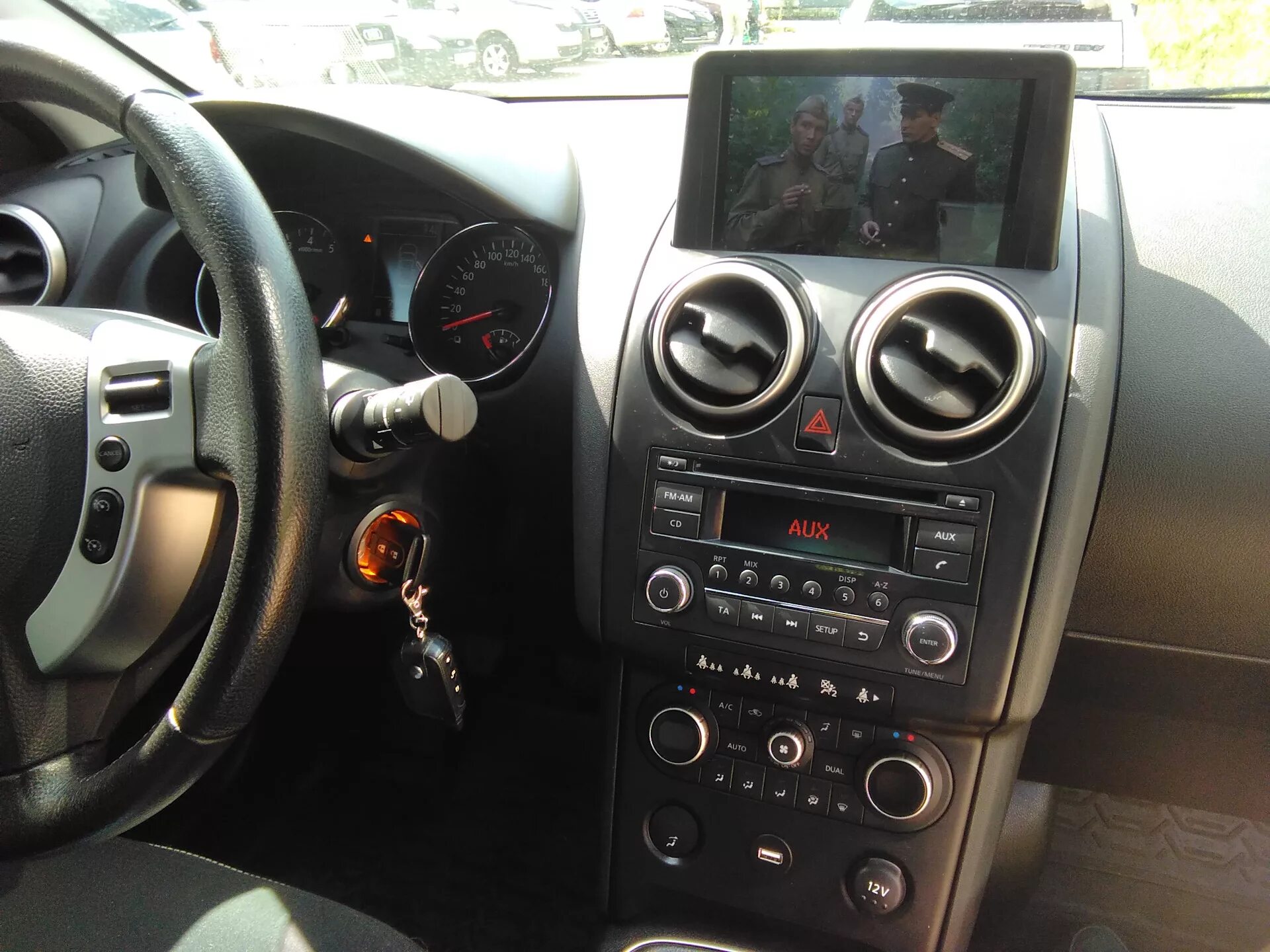 Ниссан кашкай торпеда фото Планшет в панель - Nissan Qashqai (1G), 1,6 л, 2012 года аксессуары DRIVE2