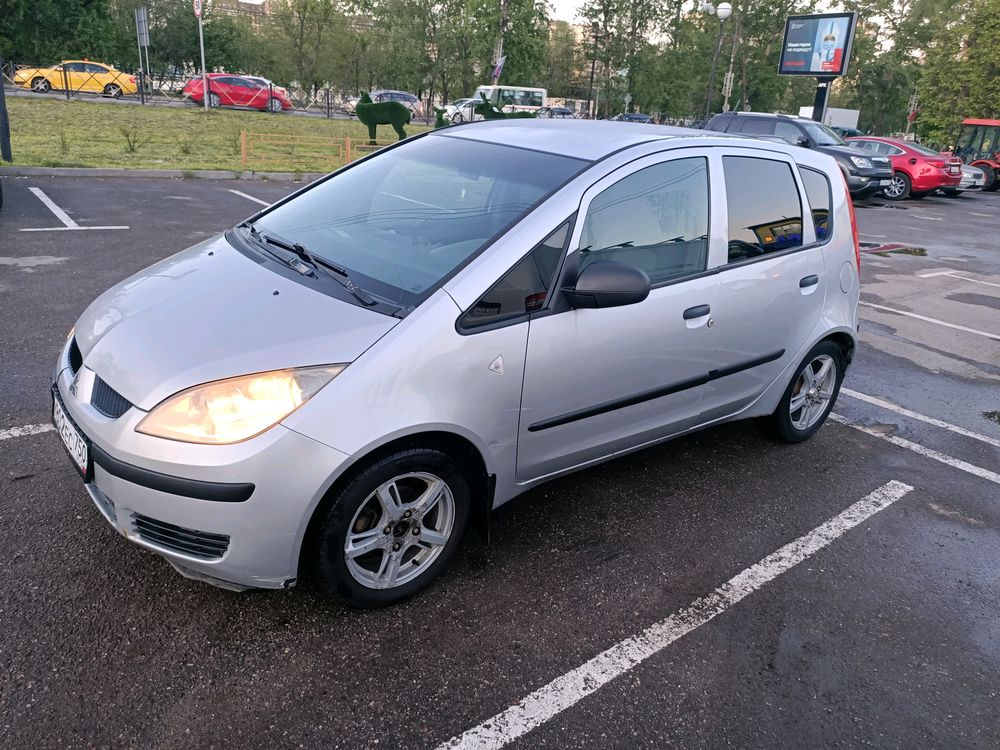 Ниссан кольт фото Mitsubishi colt 2005 год