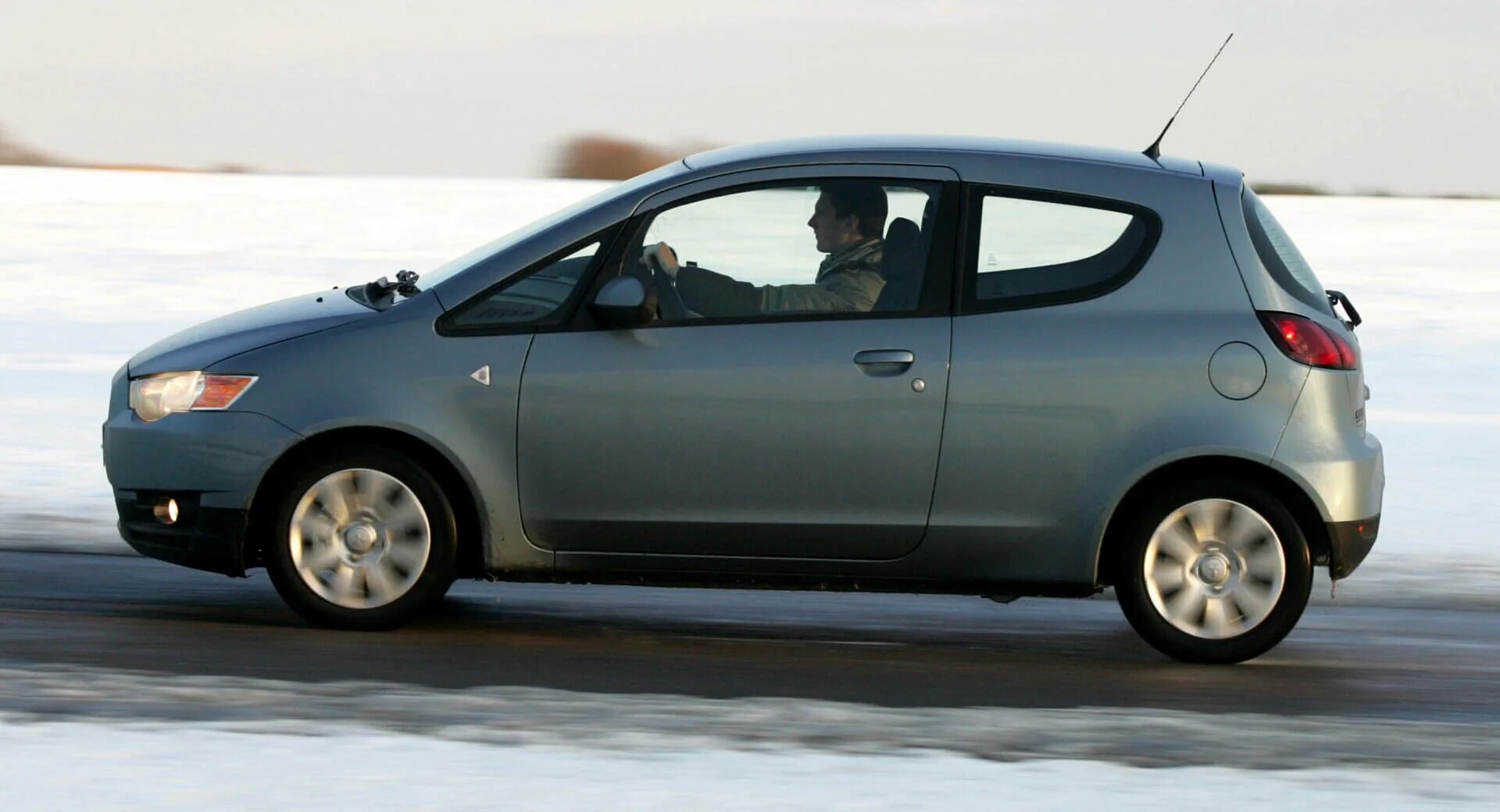 Ниссан кольт фото Mitsubishi Colt Supermini Tipped To Return With Renault-Nissan Platform Carscoop