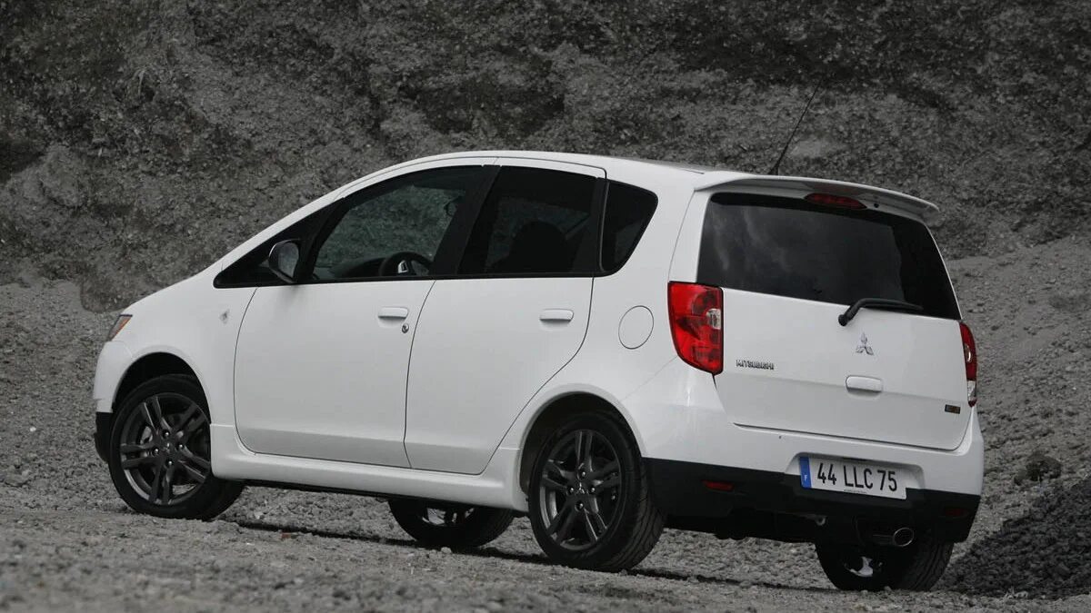 Ниссан кольт фото Mitsubishi's new Colt does away with diesel, gains Ralliart edition