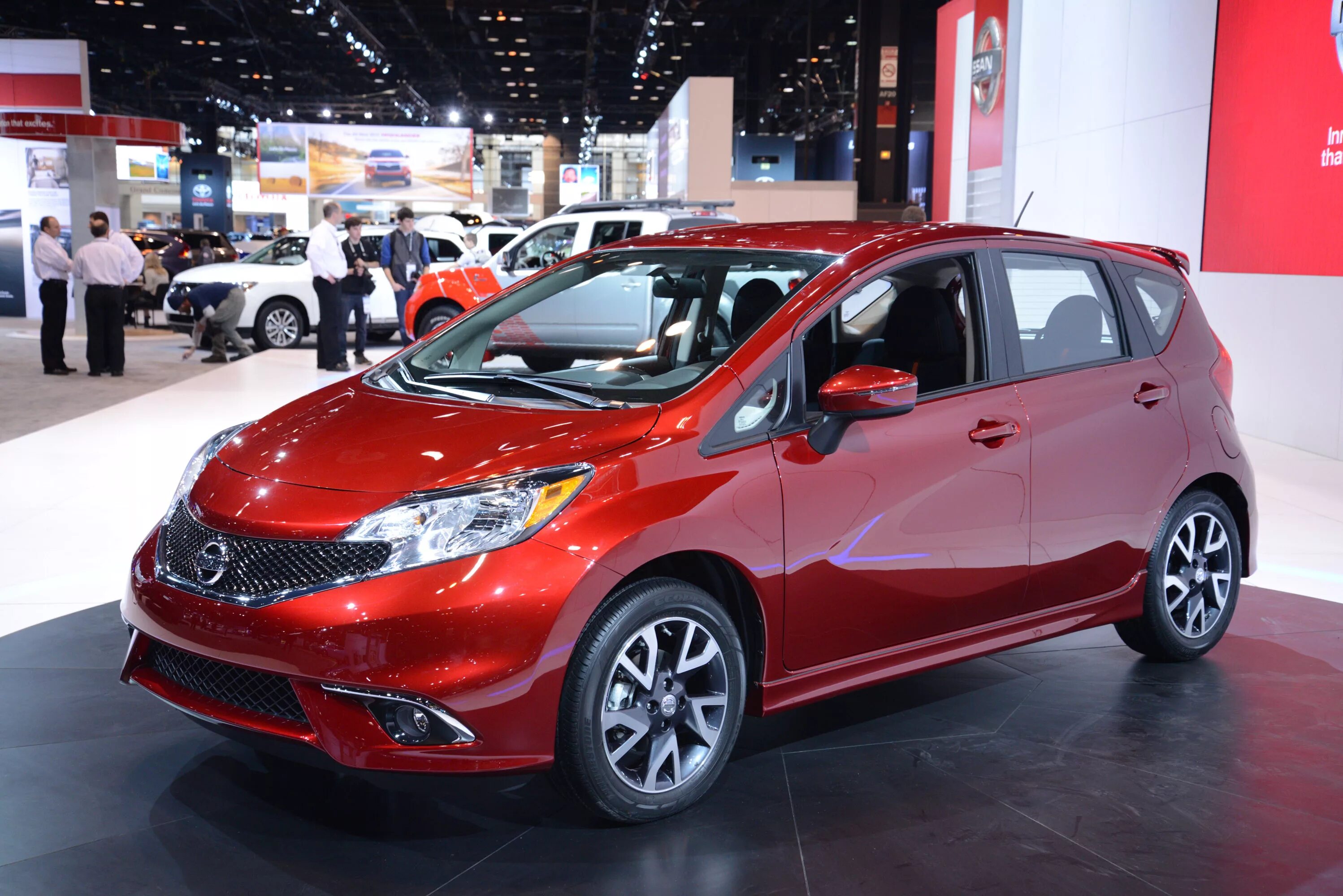 Ниссан комплектации цены фото Nissan Versa Note SR Chicago (2014) - pictures & information