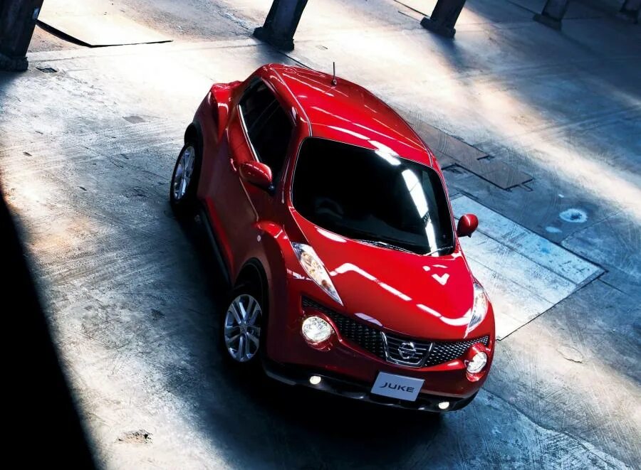 Ниссан красный фото Nissan Juke 2010 года выпуска для рынка Японии. Фото 4. VERcity