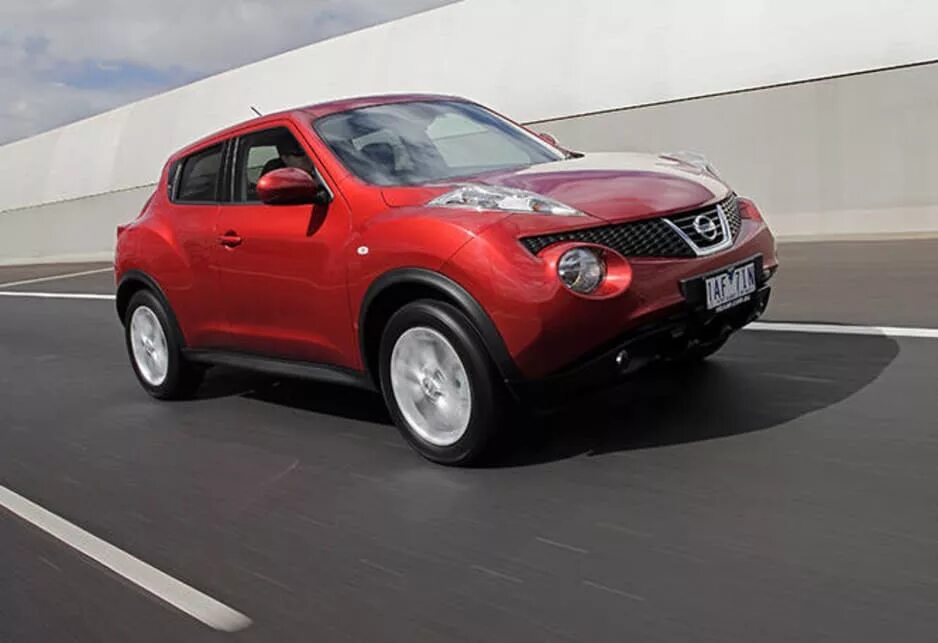 Ниссан красный фото Nissan Juke Ti-S 2014 Review CarsGuide