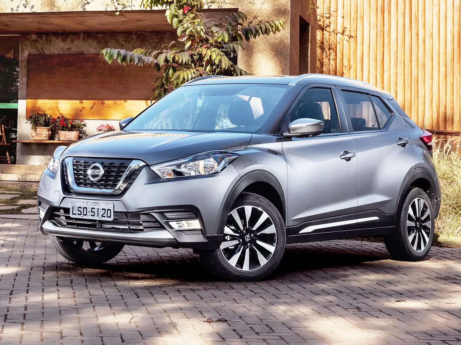 Ниссан кроссоверы модельный ряд фото и цена Кроссовер Nissan Kicks доберётся до России через Индию - КОЛЕСА.ру - автомобильн