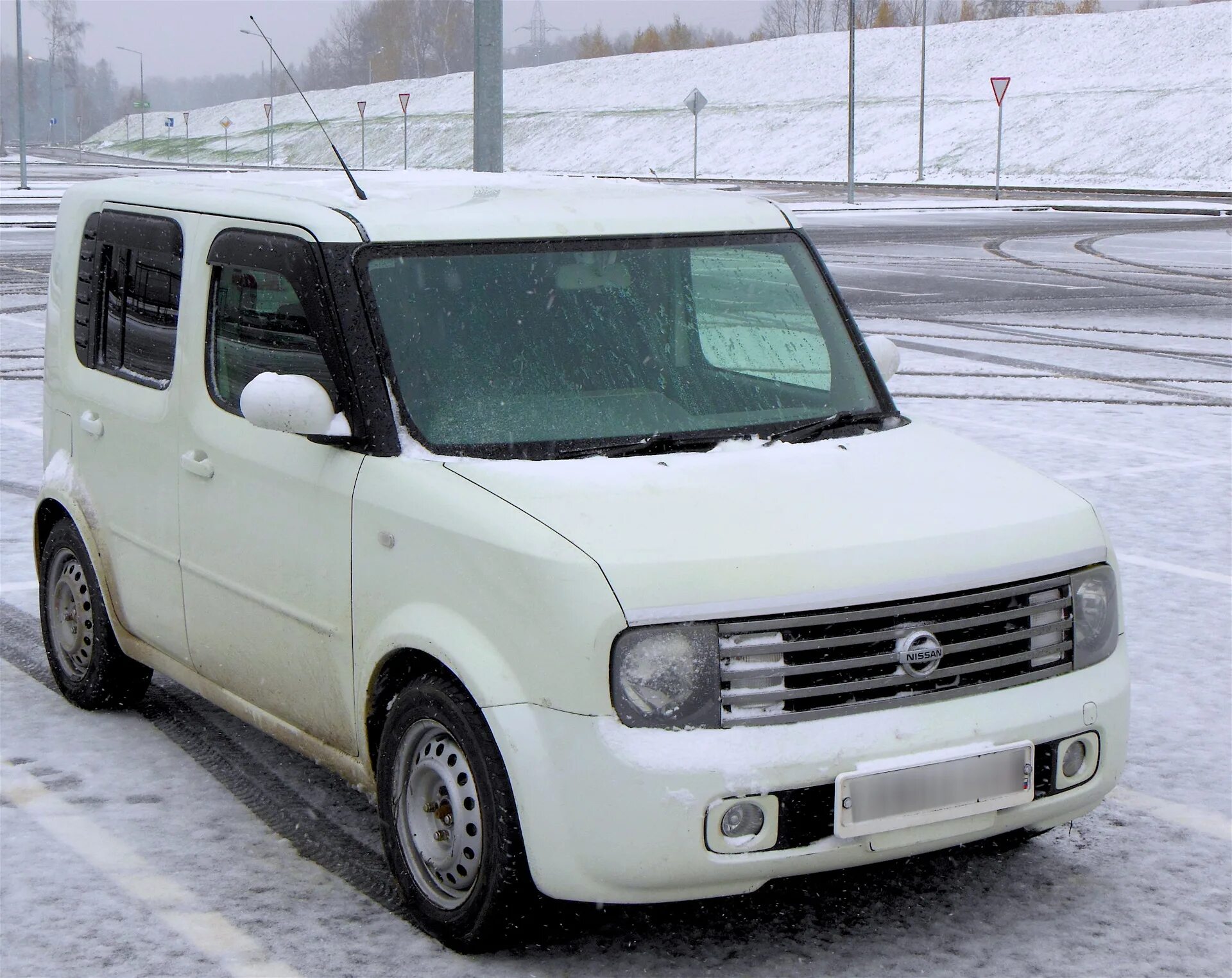 Ниссан куб фото Зима пришла в Москву - Nissan Cube II, 1,4 л, 2004 года фотография DRIVE2
