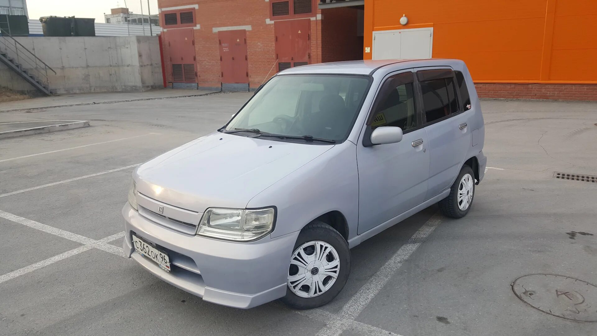 Ниссан куб фото 2001 Nissan Cube I 1.4 бензиновый 2001 на DRIVE2