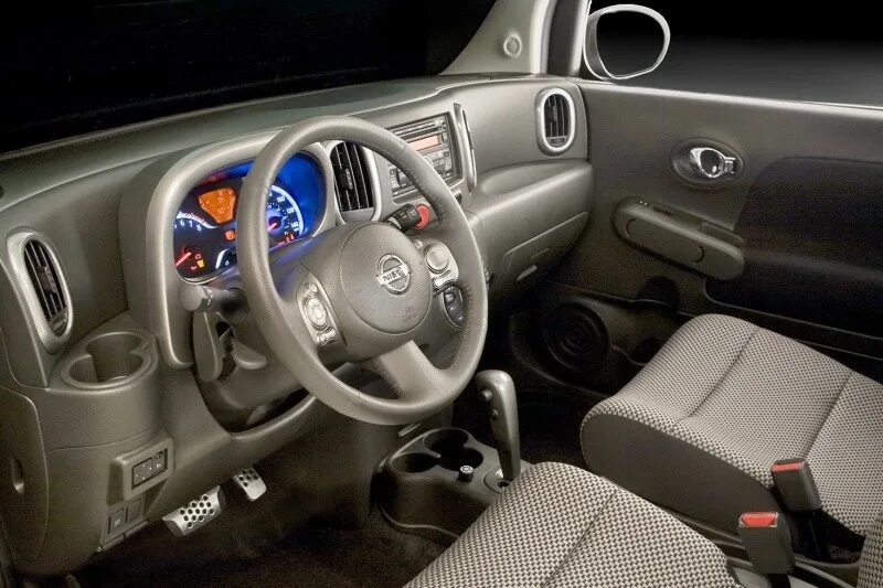 Ниссан куб фото салона Nissan Cube : Cubons et buzzons, il arrive en Angleterre ces jours ! ( vidéo