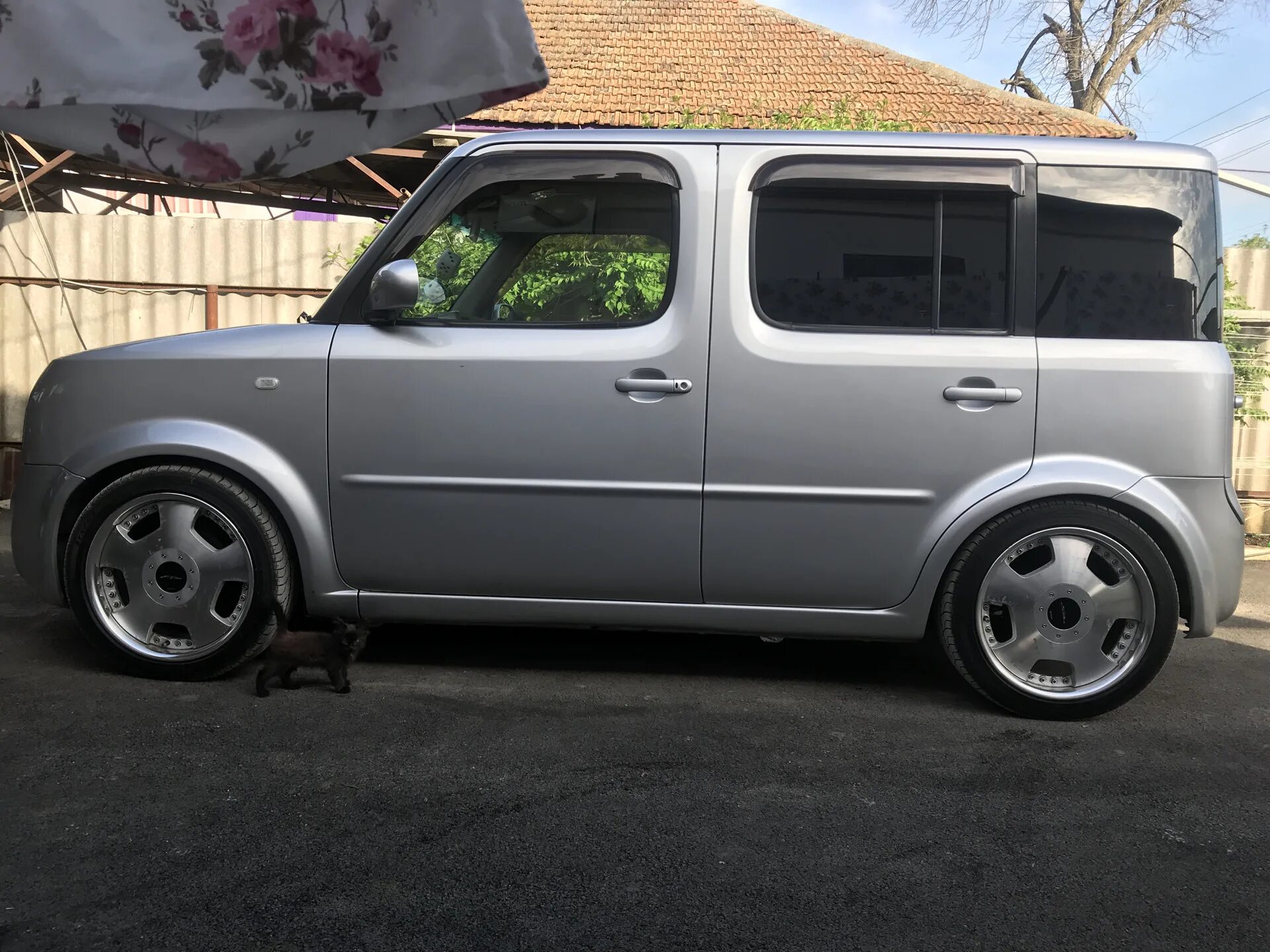 Ниссан куб тюнинг фото Занижение - Nissan Cube II, 1,4 л, 2003 года тюнинг DRIVE2