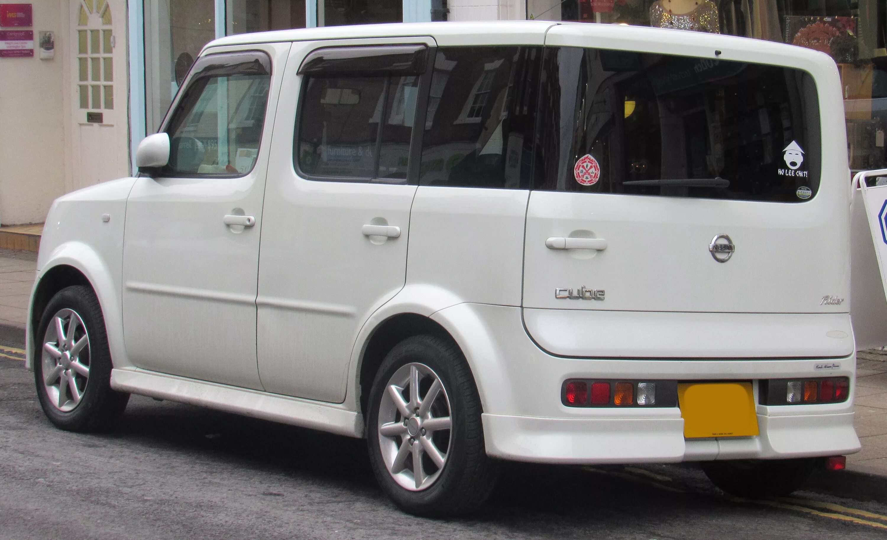 Ниссан куба фото File:2004 Nissan Cube Rider 1.4 Rear.jpg - Wikimedia Commons