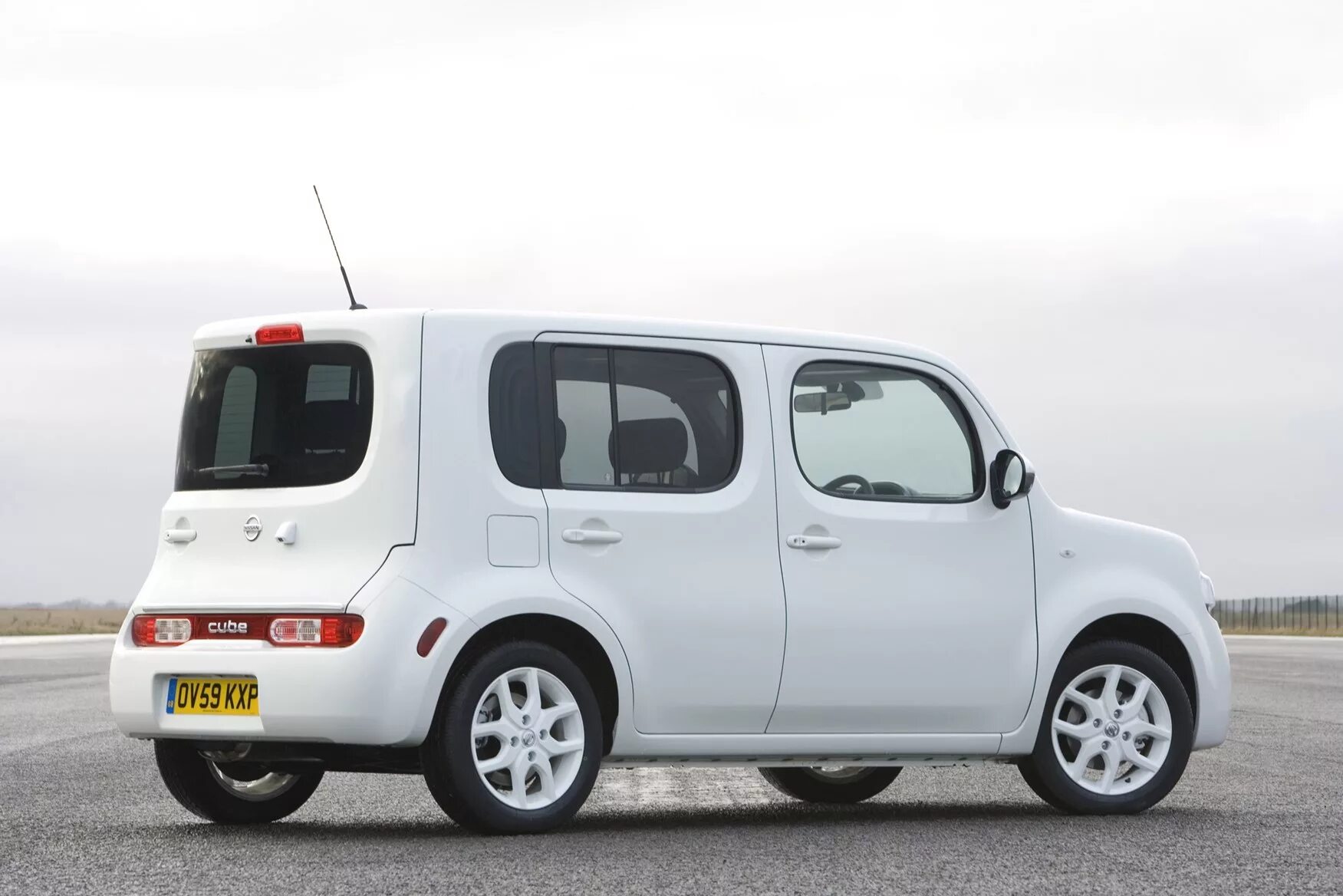 Ниссан куба фото Used Nissan Cube Estate (2010 - 2010) Review Parkers