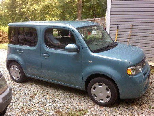 Ниссан куба фото The Nissan Cube is an oddly endearing compact hatchback whose strange shape and 