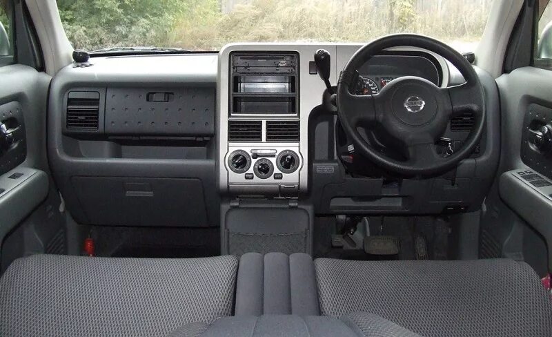 Ниссан кубе фото салона Обзор плюсов и минусов Nissan Cube Z10