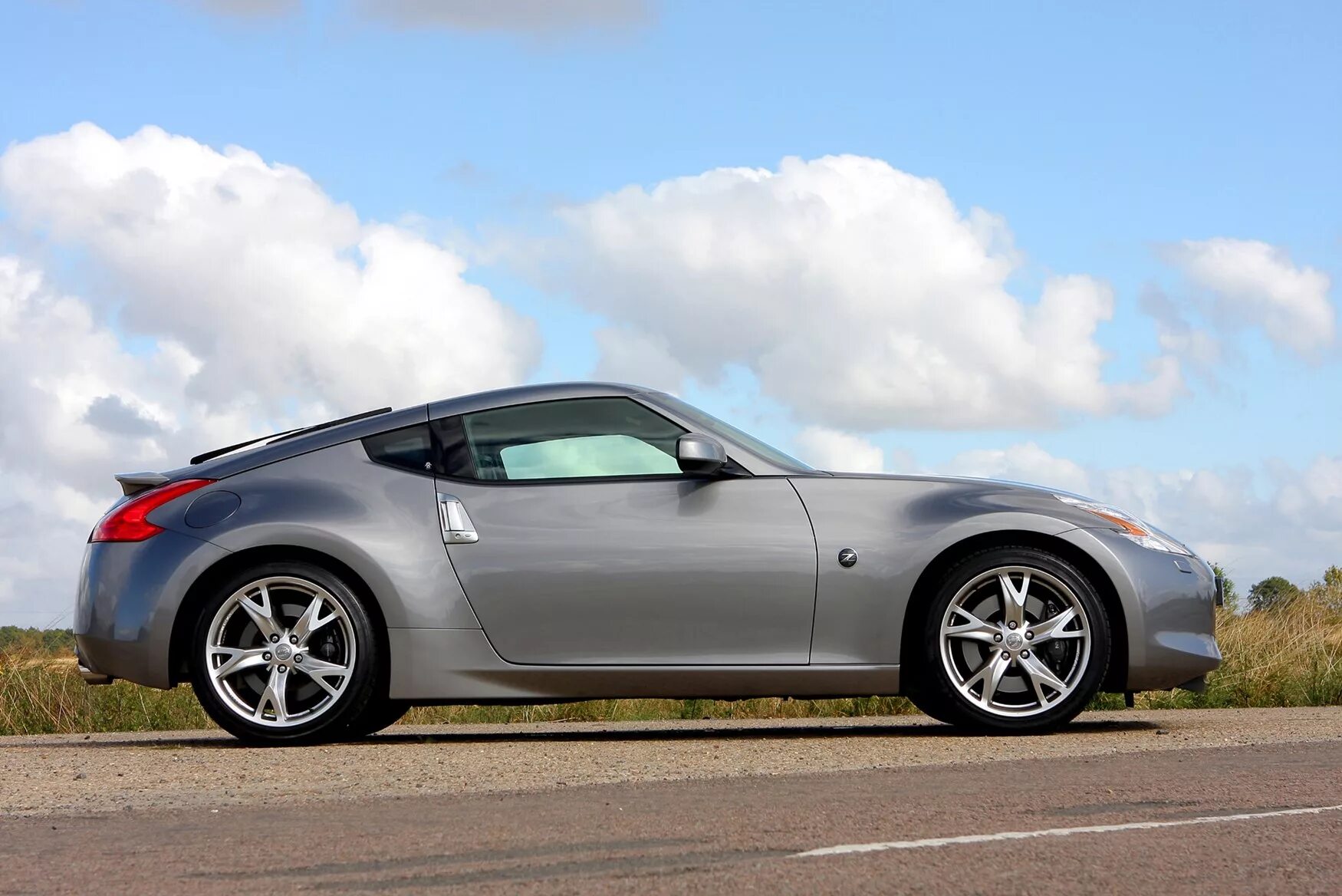 Ниссан куп фото Used Nissan 370Z Coupe (2009 - 2020) boot space, practicality and safety Parkers