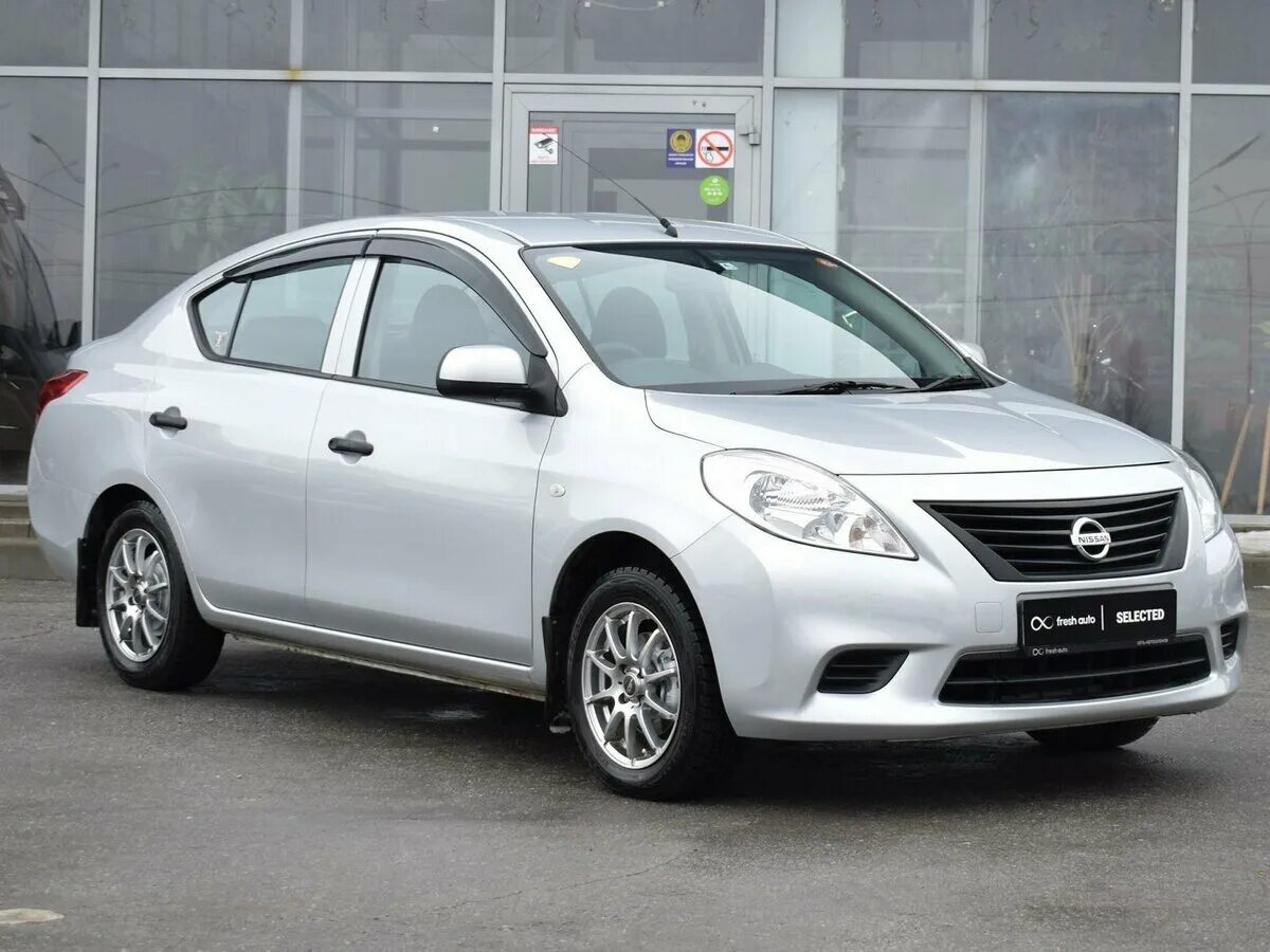 Ниссан латио фото Купить б/у Nissan Latio I (N17) 1.2 CVT (79 л.с.) бензин вариатор в Липецке: сер