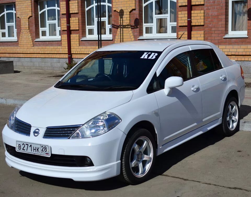 Ниссан латио тюнинг Неделя мучений в гараже и готов обвес)) - Nissan Tiida (1G), 1,5 л, 2005 года тю